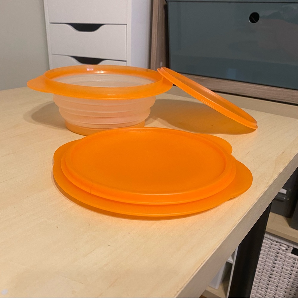 Tupperware expandable bowl